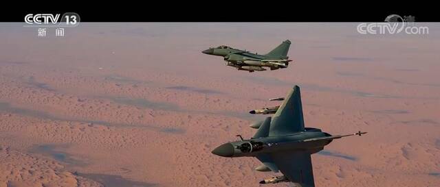 人民空军成立73周年  空中视角看空军“三剑客”搏击蓝天