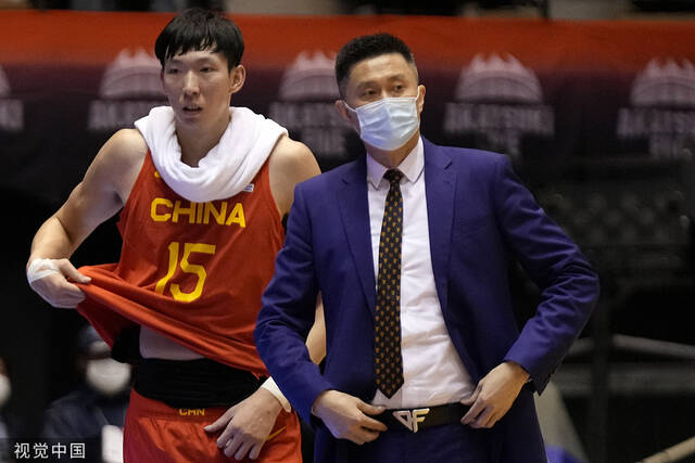 在杜锋麾下，周琦成长为了中国男篮的内线支柱。