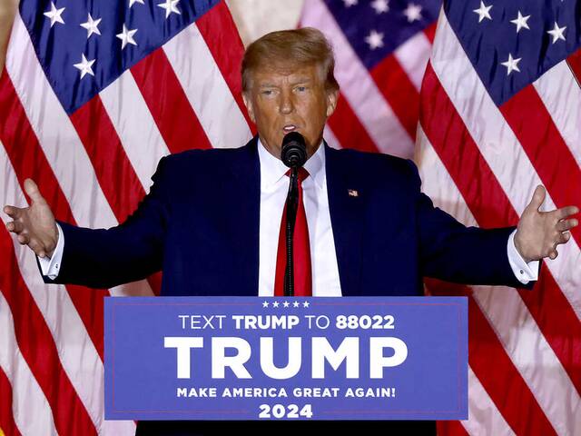 2022年11月15日，美国前总统唐纳德·特朗普在佛罗里达州的海湖庄园“官宣”将参加2024年总统大选。（图源：NPR）