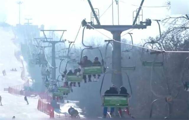 视频｜吉林：新雪季来临 各大滑雪场陆续“开板”
