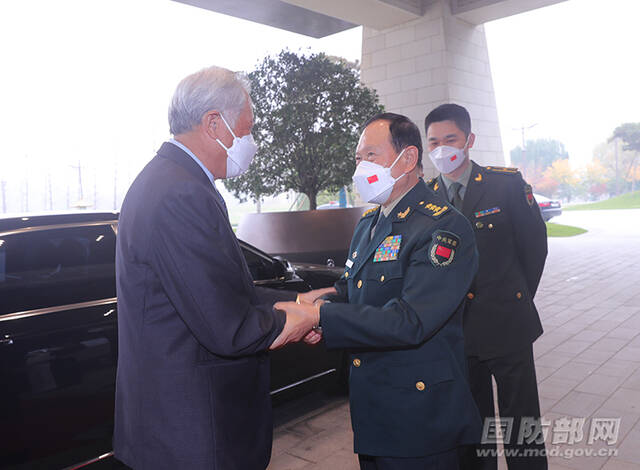 11月18日，国务委员兼国防部长魏凤和在西安会见了新加坡国防部长黄永宏。李晓伟摄