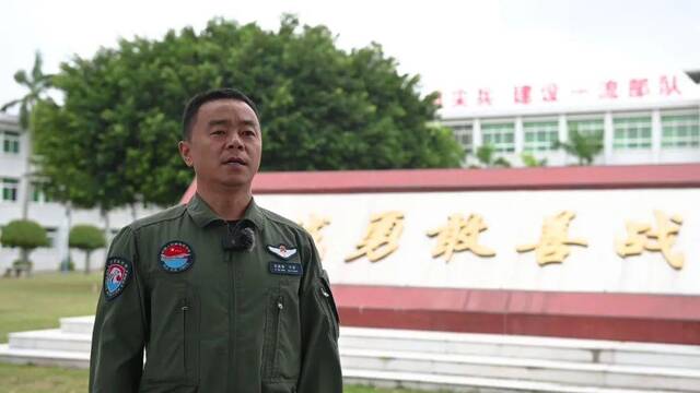 东部战区空军航空兵某旅进行海上截击空战训练