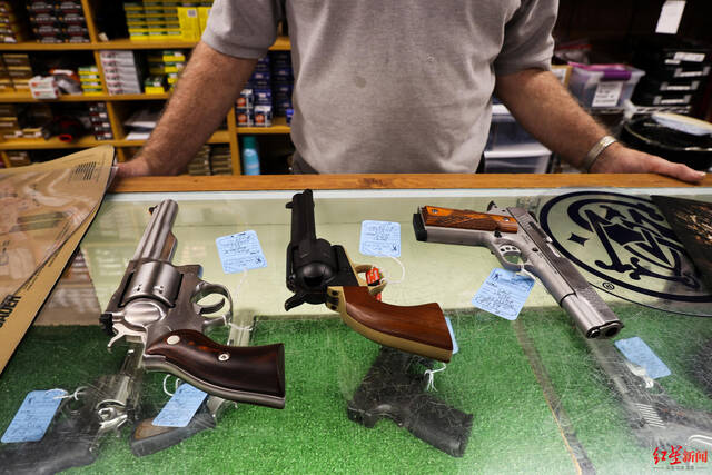 ↑美国新泽西州的一家枪支商店图据ICphoto