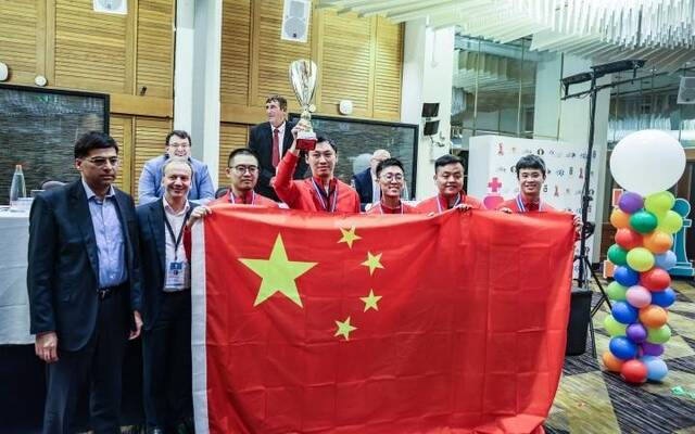 中国队第3次获得国象男团世锦赛冠军。图/国际象棋联合会