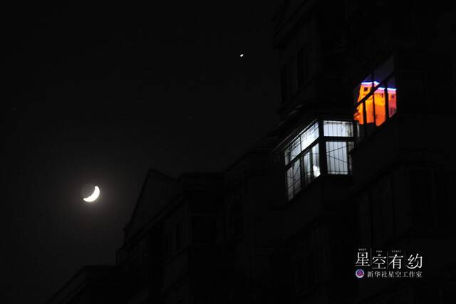 这是2014年5月4日晚在山西太原拍摄的木星合月天象。（新华社记者詹彦摄）