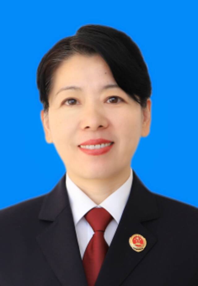 河南省潢川县人民检察院党组书记、检察长曾春丽