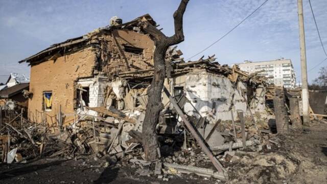 当地时间2022年11月29日，乌克兰第聂伯罗，俄罗斯于深夜对当地工业建筑发动四次导弹袭击，摧毁了当地住宅。澎湃影像图