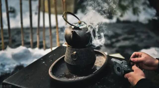 围炉煮茶“一场虚火”：头部茶企缺位，生活焦虑难解