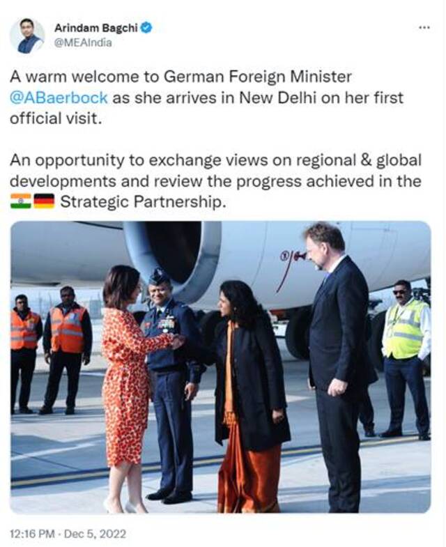 德国外交部长到新德里坐地铁，有印度网友批评她“扰乱交通”