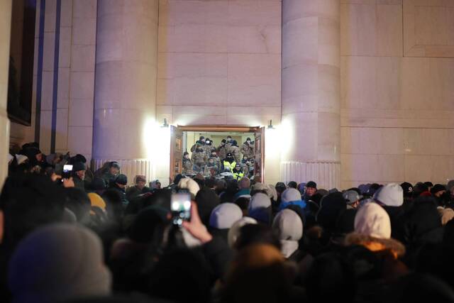 蒙古国首都爆发抗议活动，美国大使馆警告美公民远离示威人群