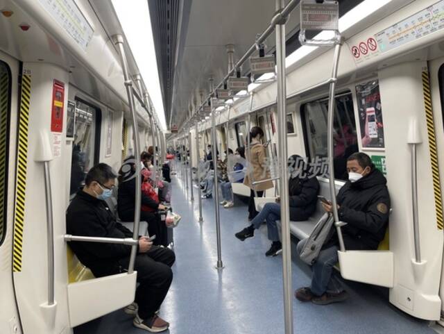 郑州地铁站内健康码海报被撤下！健康码再见，再也不见！