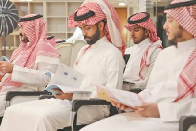沙特青年在智慧宫中文学院学习。马永亮摄