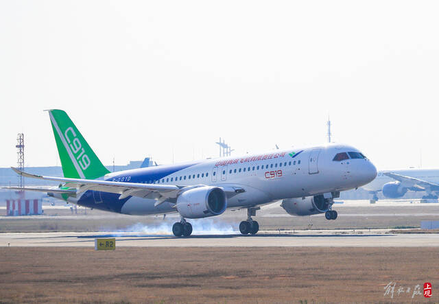 第三架C919飞机完成首飞