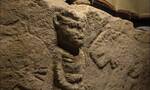 已知最古老叙事场景文物：土耳其发现11000年前浮雕石壁 男性手握自己的生殖器