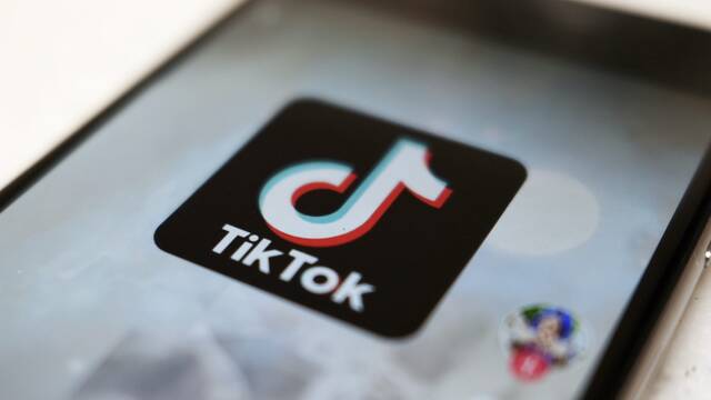 美国7个州相继宣布政府设备禁用TikTok，外国网友争议