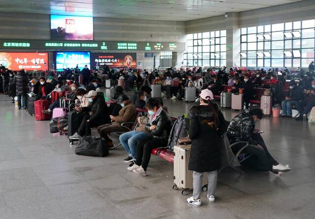 新华全媒+ “新十条”后，北京的火车站探访见闻