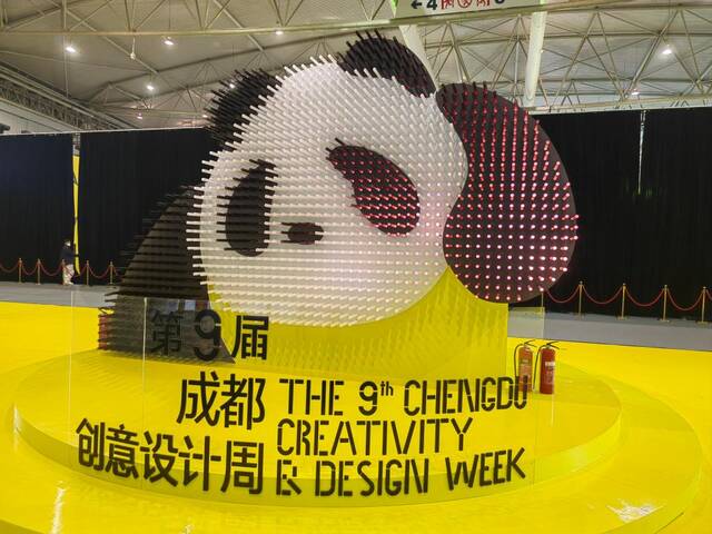 图为成都创意设计周上的“彩色熊猫”。新华社记者董小红摄