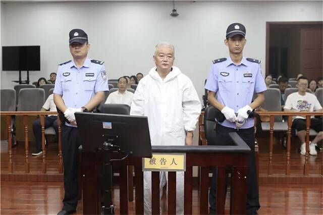 2021年7月22日，肖铮贪污、受贿案一审开庭。