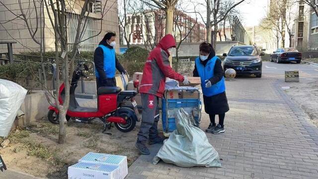 已有近300人报名！北京大兴志愿者上岗配送一线