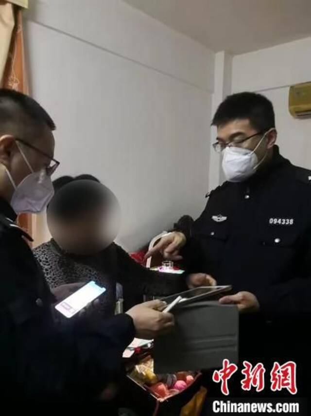 广东警方查获涉案嫌疑人用于记录非法所得的账目。广东省公安厅供图