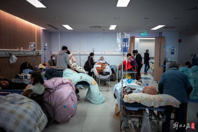 直击上海医院发热门诊：高峰尚未到来，诊疗有序展开