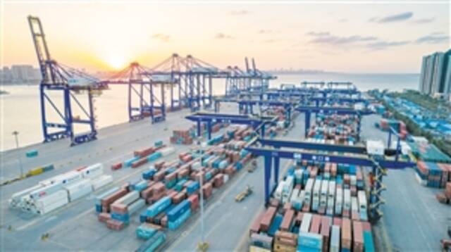 海口前11月货物贸易进出口总值552亿元