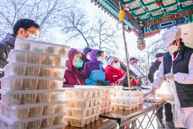 冬至如大年，人间小团圆！市民出门“下馆子”迎冬至