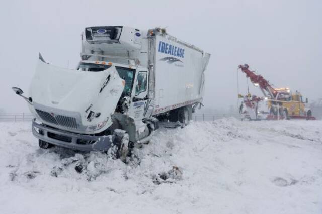 美国“史诗级”暴风雪已致十余人丧生