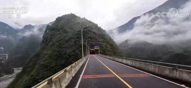 经过十余年施工建设 四川绵茂公路正式通车