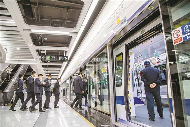 地铁16号线开通运营 深圳轨道交通运营里程达559公里