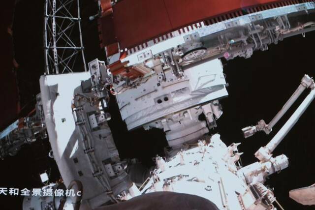 11月3日在北京航天飞行控制中心拍摄的空间站梦天实验舱顺利完成转位的画面。新华社发（孙丰晓摄）