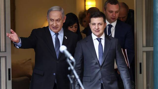 资料图：以色列总理内塔尼亚胡和乌克兰总统泽连斯基图自法新社