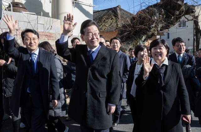 韩最大在野党拒绝参加尹锡悦新年问候会，转身去见了文在寅