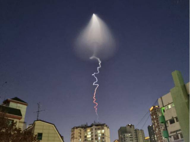 韩多地民众目击UFO？韩国防部回应：系自研固体燃料运载火箭试飞