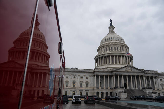 这是1月3日在美国首都华盛顿拍摄的国会大厦。新华社记者刘杰摄