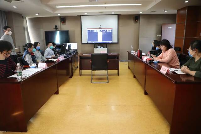 北京地坛医院8日8时起有序恢复门诊，新增新冠康复门诊