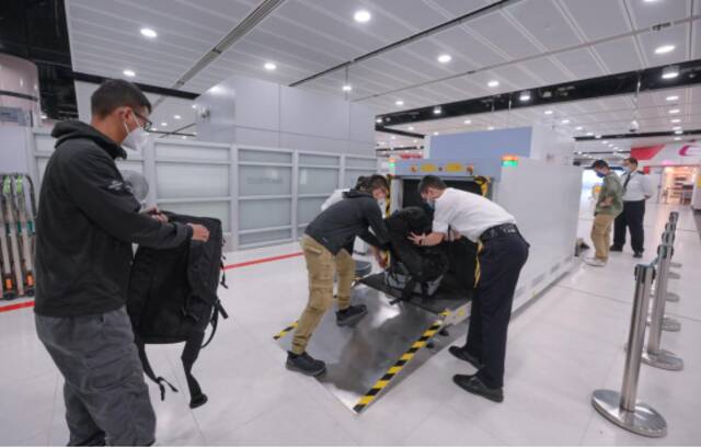 香港海关：若发现旅客行李箱装满止痛药非自用，将会执法