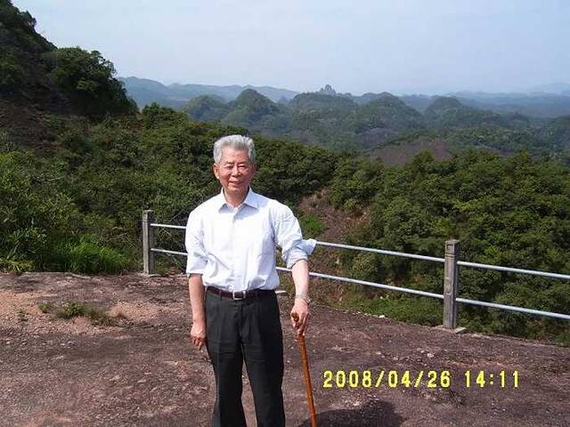 95岁出版家巢峰逝世，曾先后参与主持编纂五版《辞海》