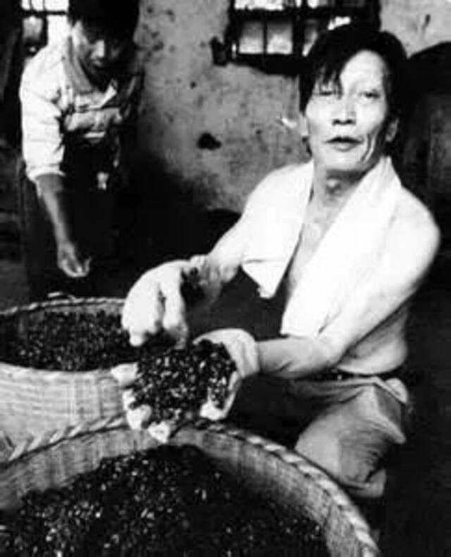 “中国第一商贩”、“傻子瓜子”创始人年广久逝世，享年84岁