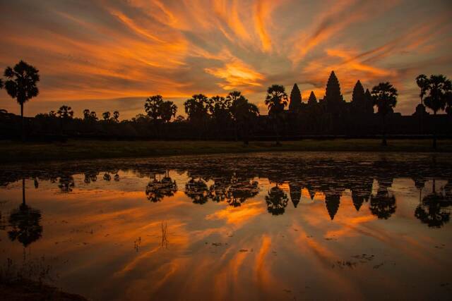这是2021年5月21日在柬埔寨暹粒拍摄的吴哥古迹日出。