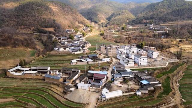 云南洱源：灾后重建加速跑 喜迁新居迎新年