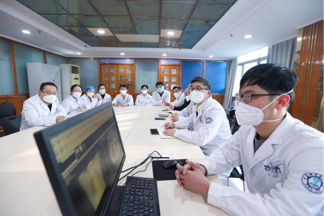 1月初，中国科学技术大学附属第一医院（安徽省立医院）专家组会诊现场。（受访单位供图）