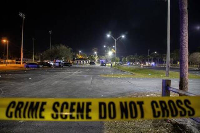 美国皮尔斯堡市1月16日发生枪击事件，图为案发现场。
