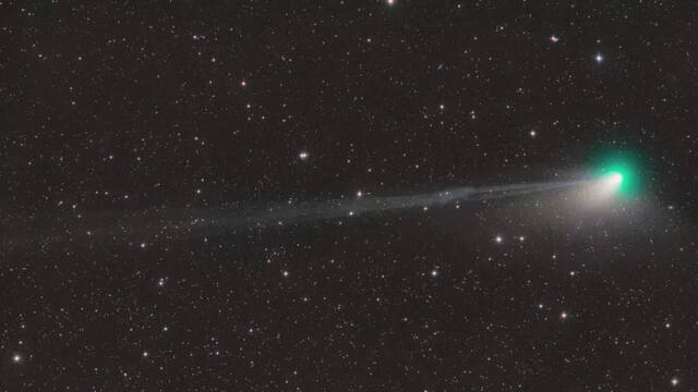 亮绿色的C/2022 E3 ZTF彗星在太阳风暴中失去了部分标志性尾巴