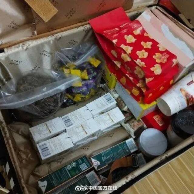 充电器一拔，后备箱大戏开场！