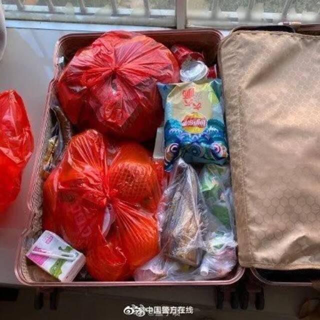 充电器一拔，后备箱大戏开场！