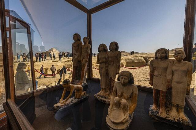 埃及开罗南部塞加拉墓地发现一具镶金木乃伊和四座陵墓距今4300年前