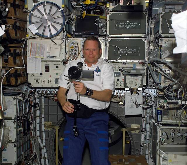 NASA纪念哥伦比亚号航天飞机失事20周年 2003年2月1日在重返大气层时解体