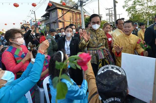 1月19日，在泰国叻武里府，泰国总理巴育出席春节庆祝活动。新华社发（拉亨摄）
