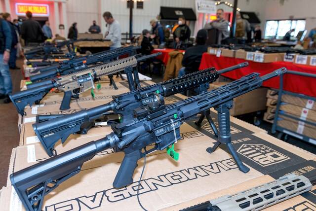 这是2022年1月22日在美国达拉斯枪展上拍摄的枪支。新华社发（李琳摄）